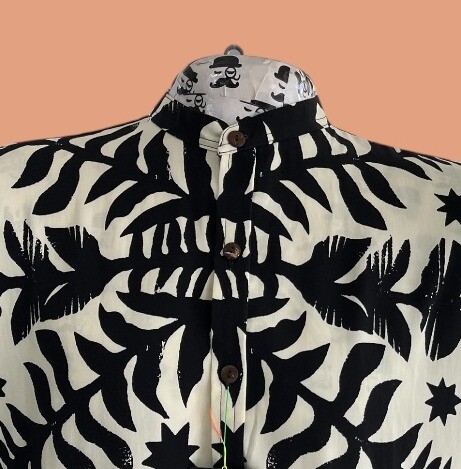 Camisa marfil con hojas en negro