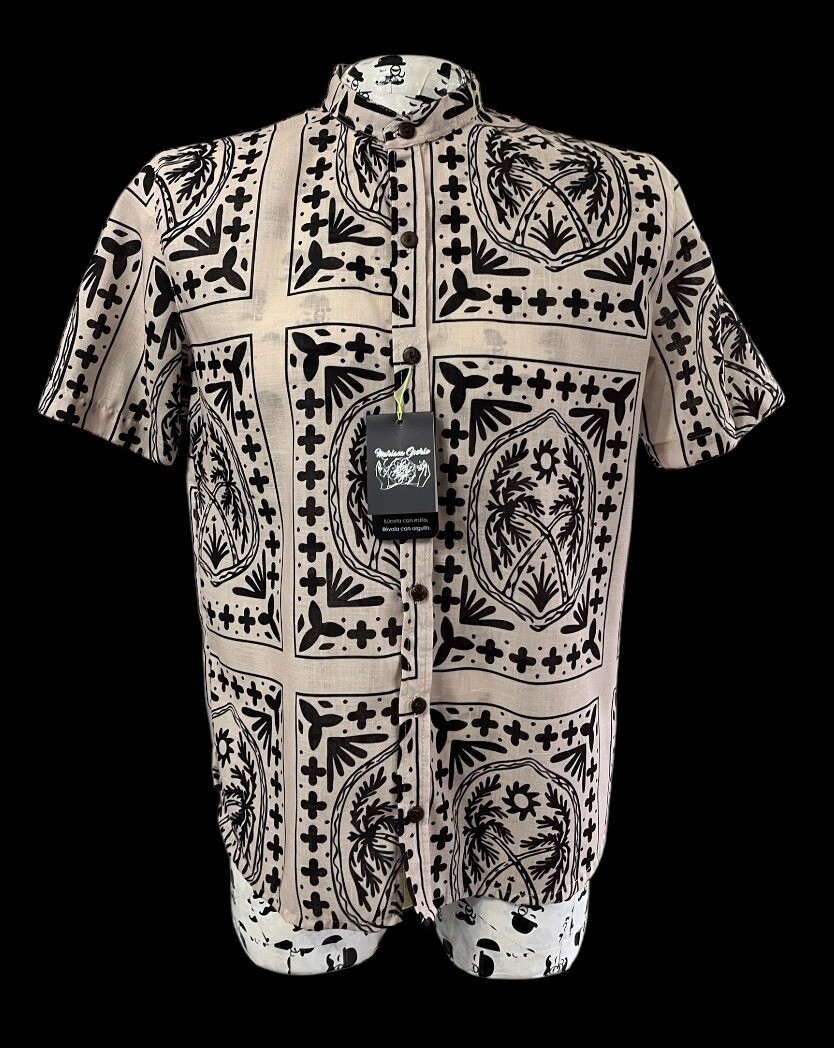 Camisa de hombre cafe claro estampado en negro