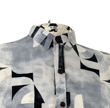 Camisa de hombre colores gris, blanco y negro