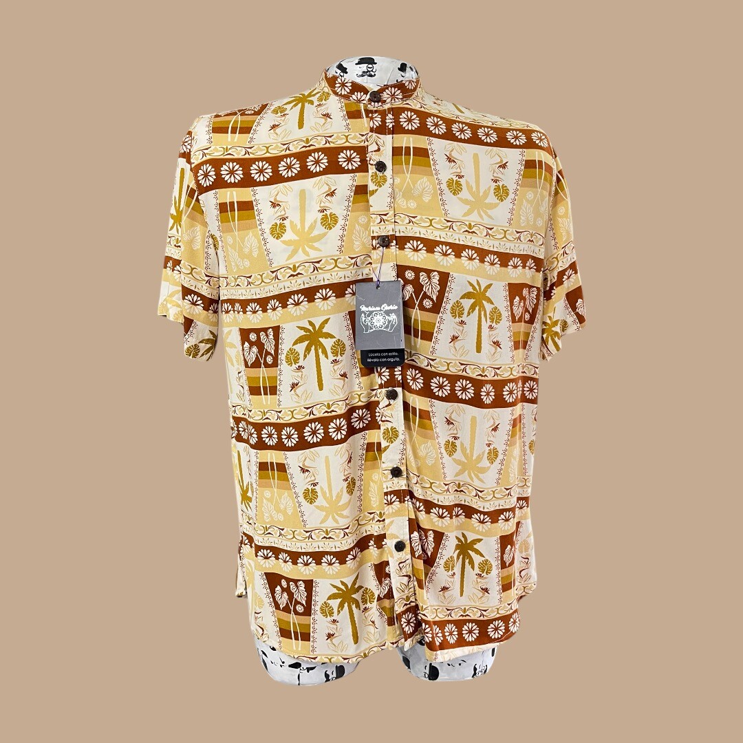 Camisa de hombre colores amarillo y marron estampado palmeras